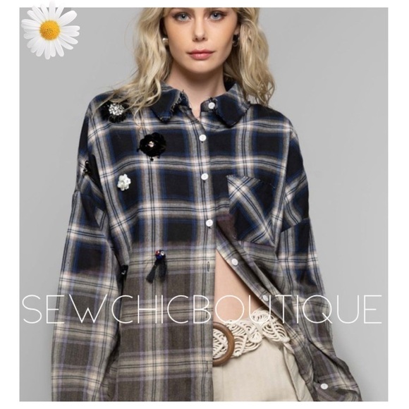 Casual + Chic Plaid Gradient Woven Top - Picture 6 of 9